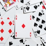 Стратегический анализ блэкджека с математическими моделями